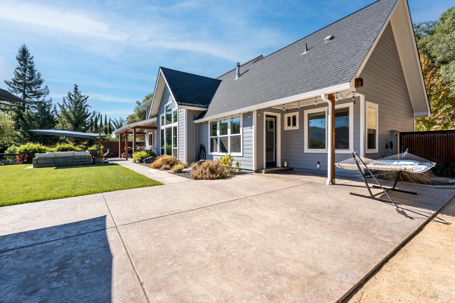 Detail Gallery Image 41 of 52 For 4561 Lake Ridge Rd, Ukiah,  CA 95482 - 4 Beds | 2/1 Baths