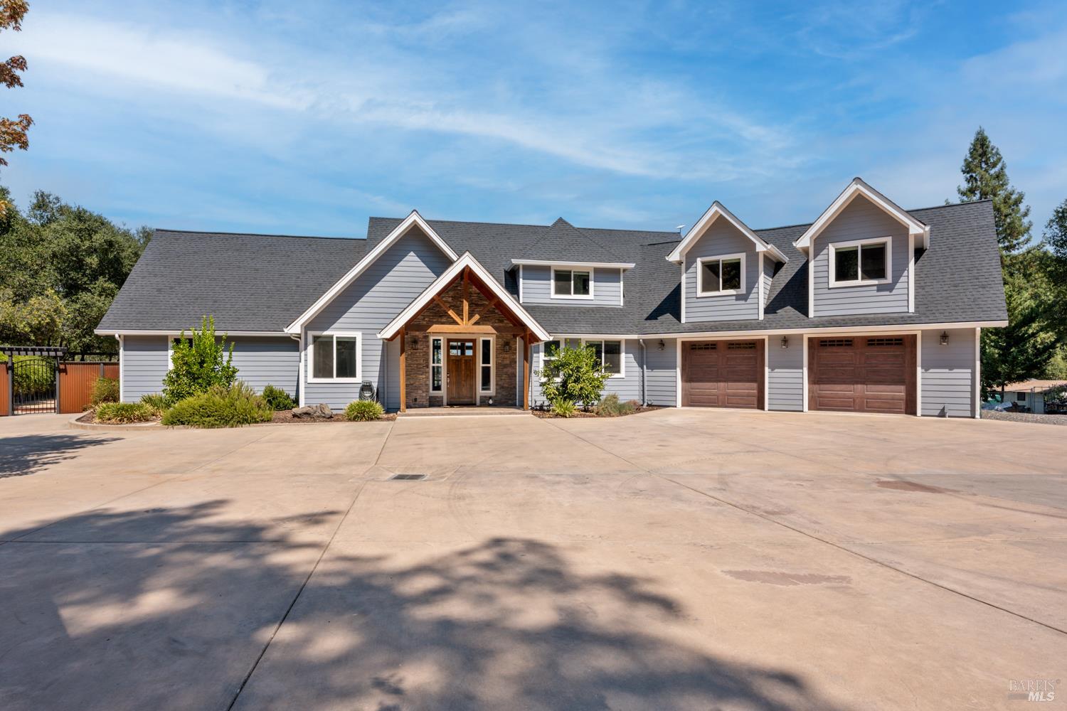 Detail Gallery Image 9 of 52 For 4561 Lake Ridge Rd, Ukiah,  CA 95482 - 4 Beds | 2/1 Baths