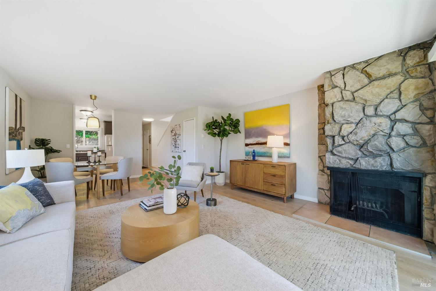 Detail Gallery Image 8 of 35 For 10 Professional Center Pkwy #1,  San Rafael,  CA 94903 - 2 Beds | 1/1 Baths