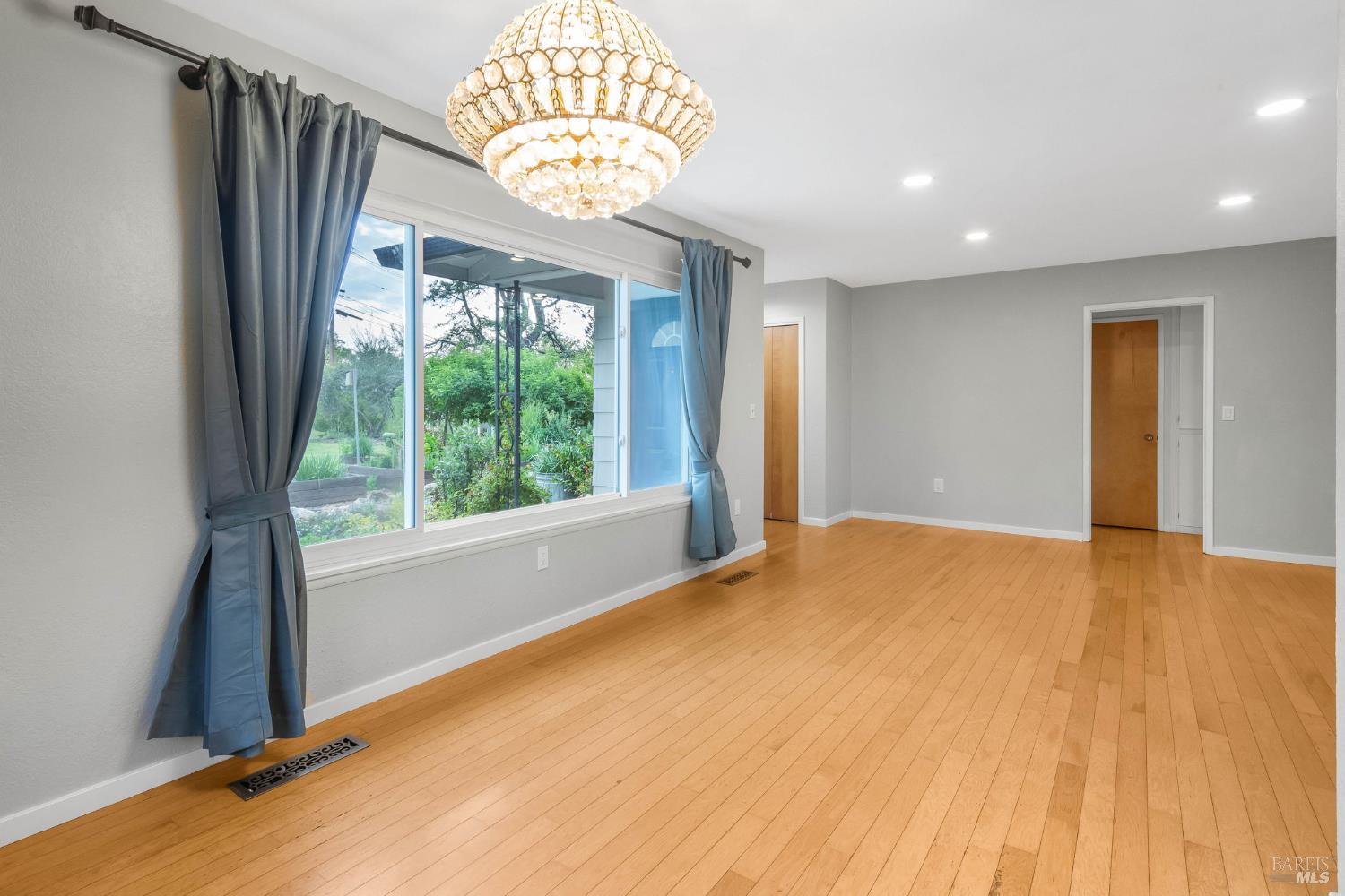 Detail Gallery Image 14 of 44 For 350 Newton Way, Angwin,  CA 94508 - 3 Beds | 2 Baths