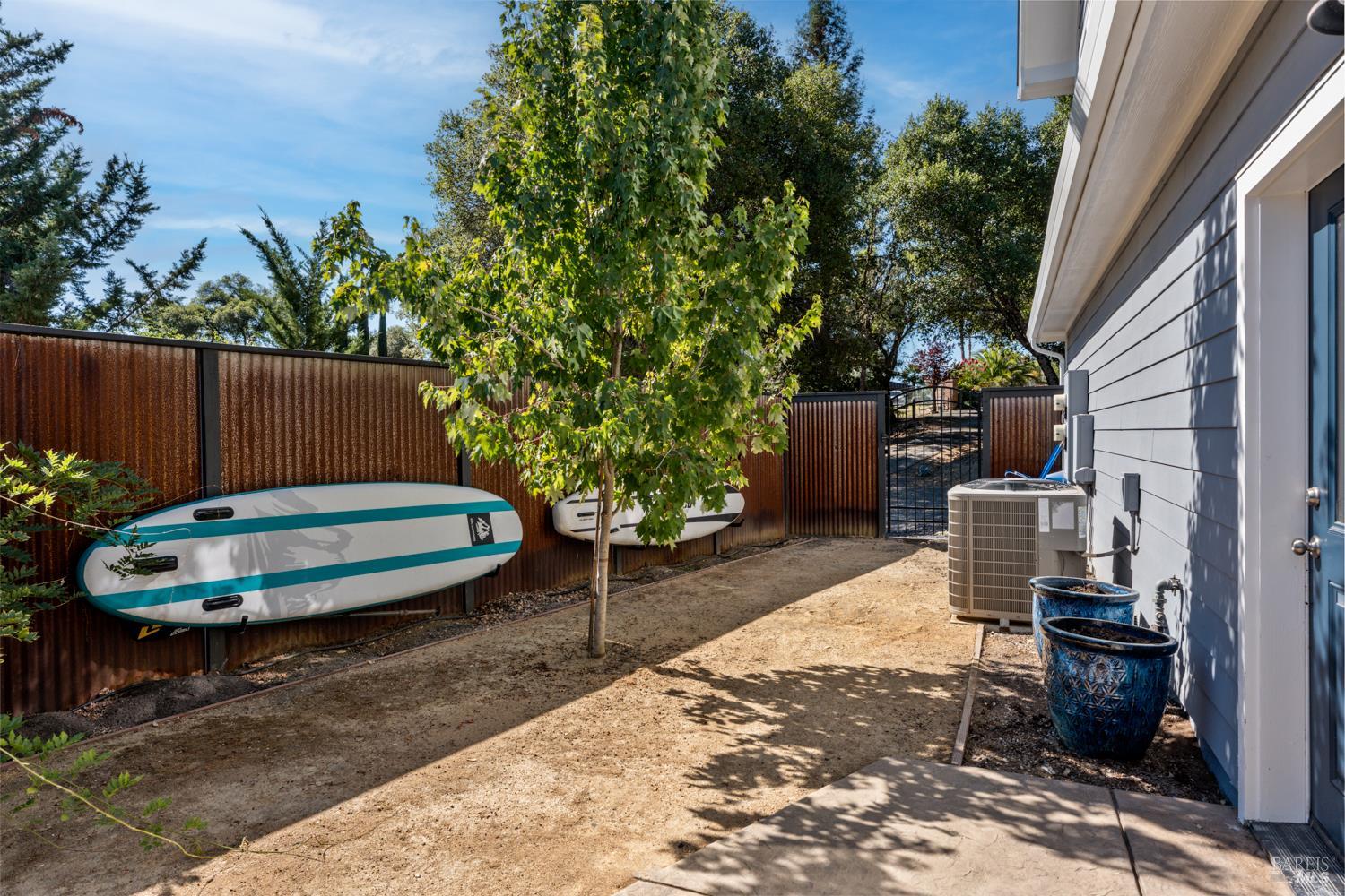 Detail Gallery Image 39 of 52 For 4561 Lake Ridge Rd, Ukiah,  CA 95482 - 4 Beds | 2/1 Baths