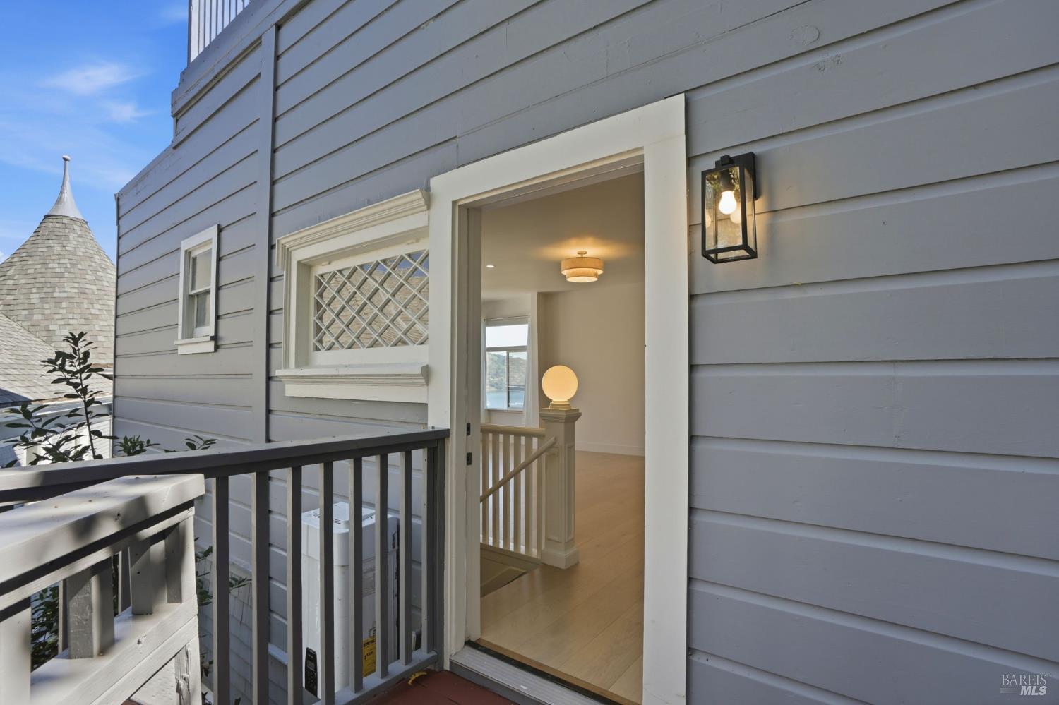 Detail Gallery Image 25 of 36 For 172 Bella Vista Ave #C,  Belvedere,  CA 94920 - 2 Beds | 2 Baths