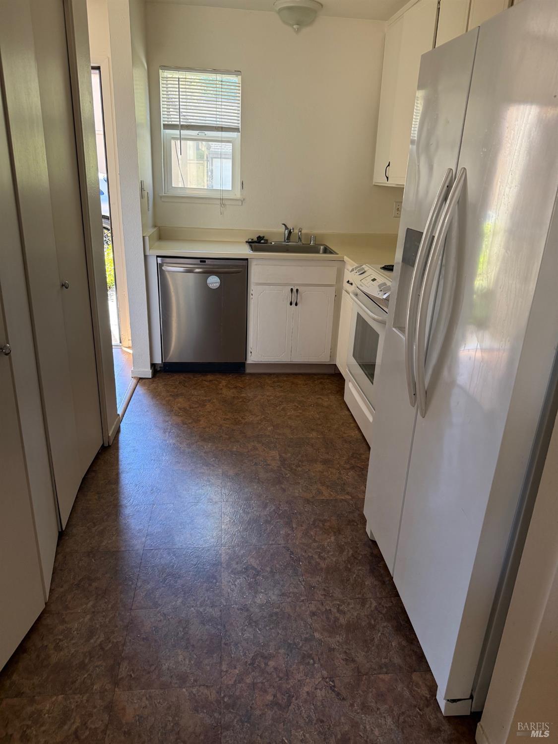 Detail Gallery Image 8 of 16 For 1916 Knolls Dr, Santa Rosa,  CA 95405 - 2 Beds | 1/1 Baths