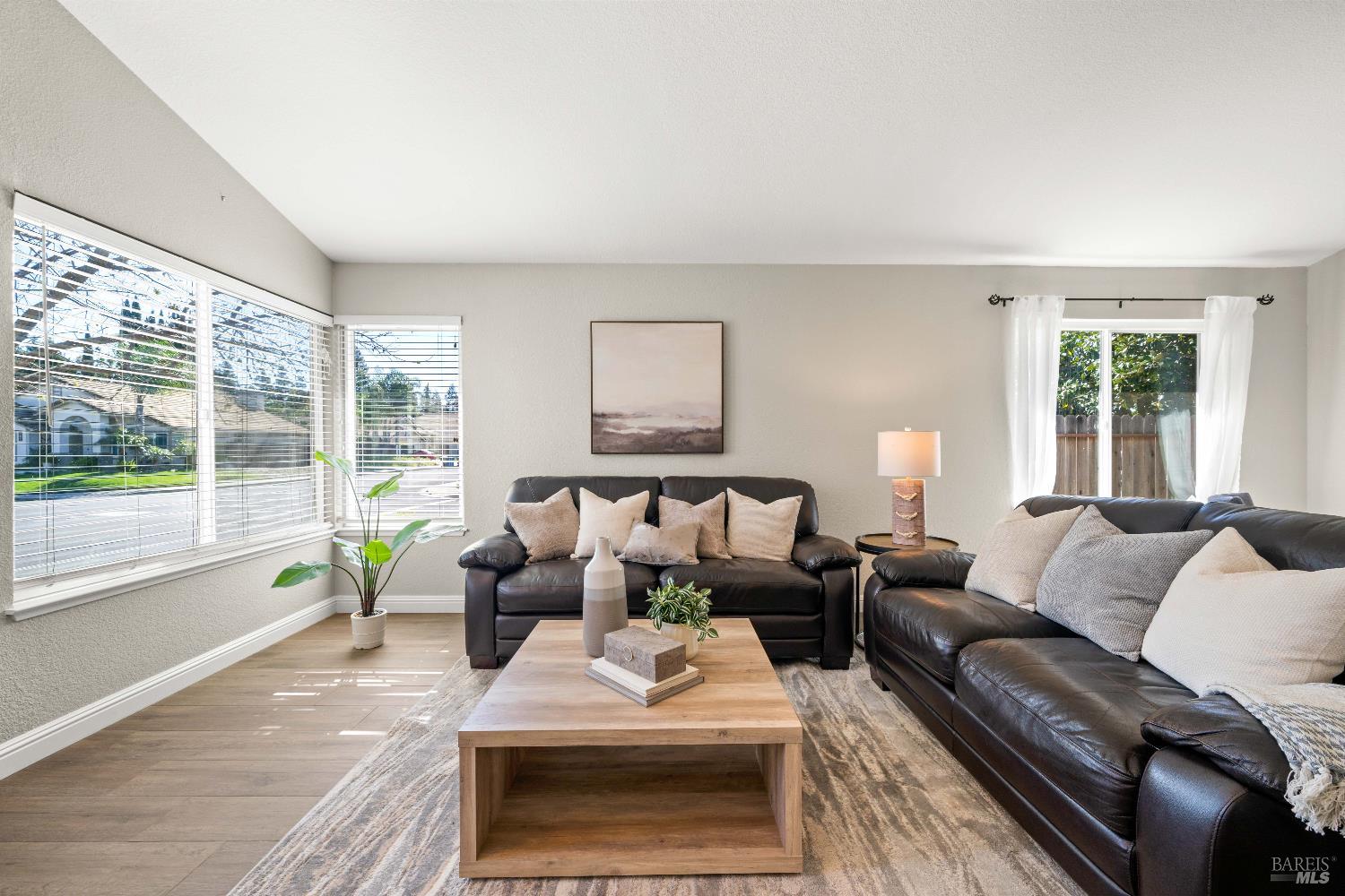 Detail Gallery Image 7 of 68 For 736 Notre Dame Dr, Vacaville,  CA 95687 - 4 Beds | 2 Baths