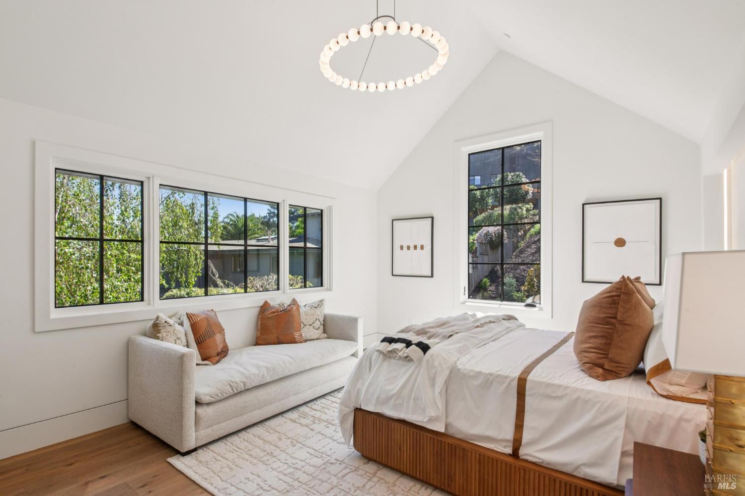 Detail Gallery Image 14 of 94 For 317 Redwood Ave, Corte Madera,  CA 94925 - 4 Beds | 3/1 Baths