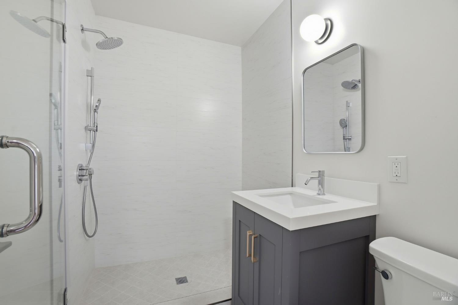 Detail Gallery Image 19 of 36 For 172 Bella Vista Ave #C,  Belvedere,  CA 94920 - 2 Beds | 2 Baths