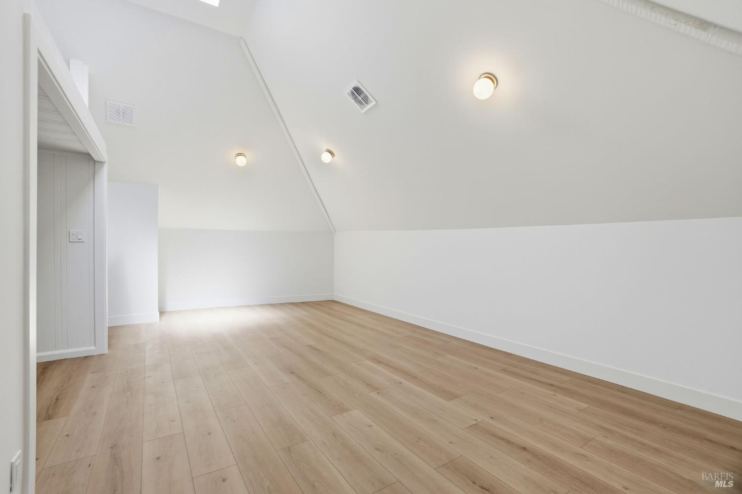 Detail Gallery Image 41 of 98 For 172 Bella Vista Ave a,  Belvedere,  CA 94920 - 4 Beds | 4/1 Baths