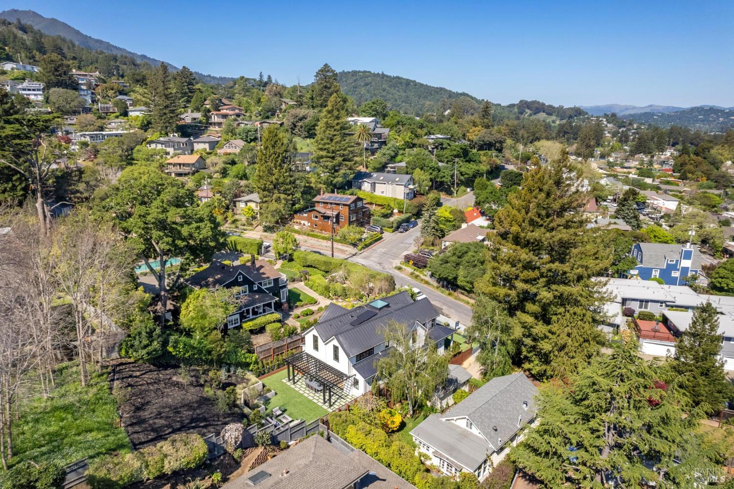 Detail Gallery Image 23 of 94 For 317 Redwood Ave, Corte Madera,  CA 94925 - 4 Beds | 3/1 Baths