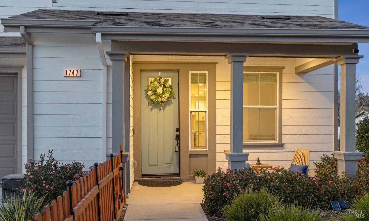 Detail Gallery Image 3 of 30 For 1747 Linden Ln, Santa Rosa,  CA 95404 - 3 Beds | 2/1 Baths