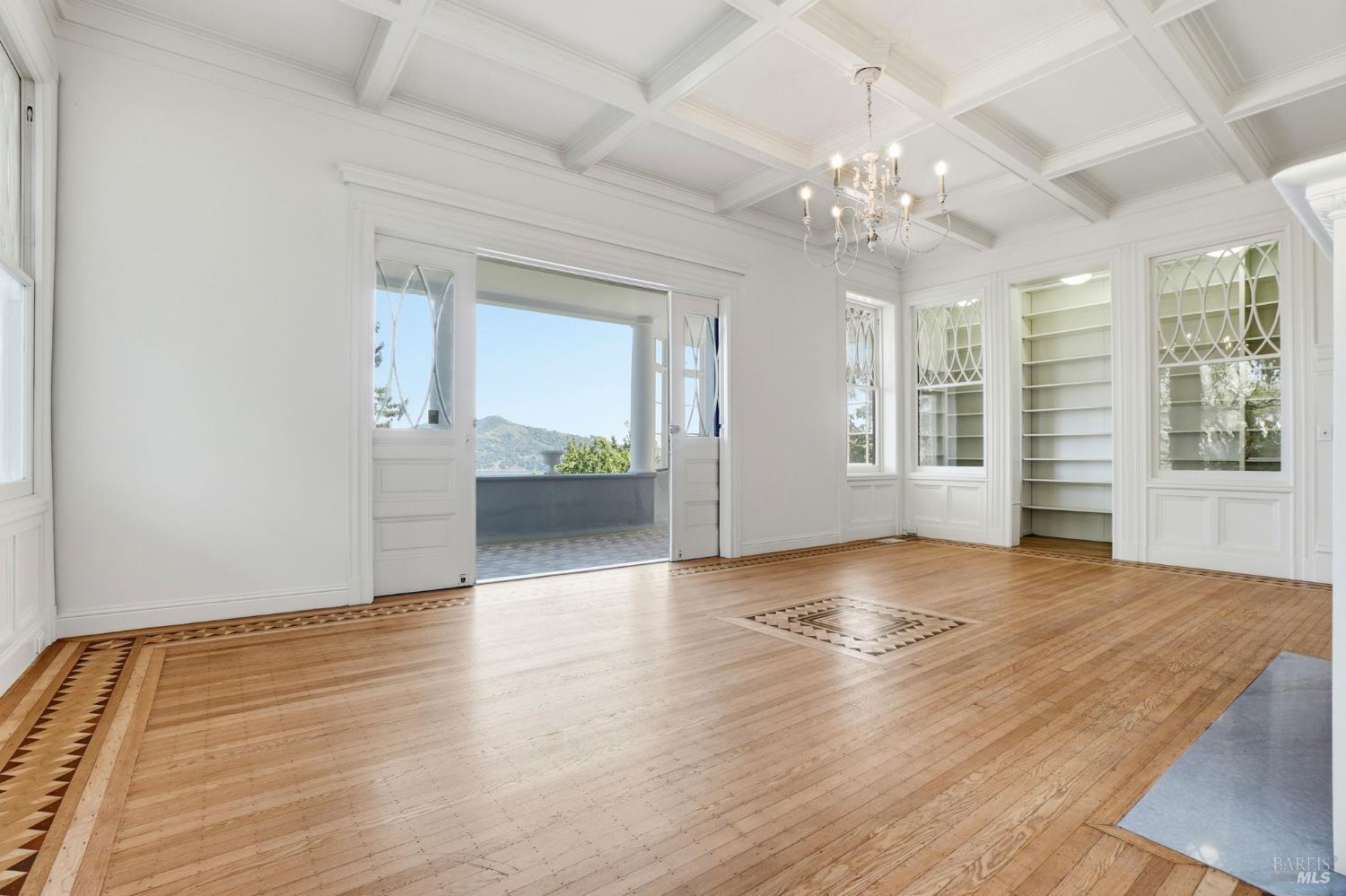 Detail Gallery Image 5 of 98 For 172 Bella Vista Ave a,  Belvedere,  CA 94920 - 4 Beds | 4/1 Baths