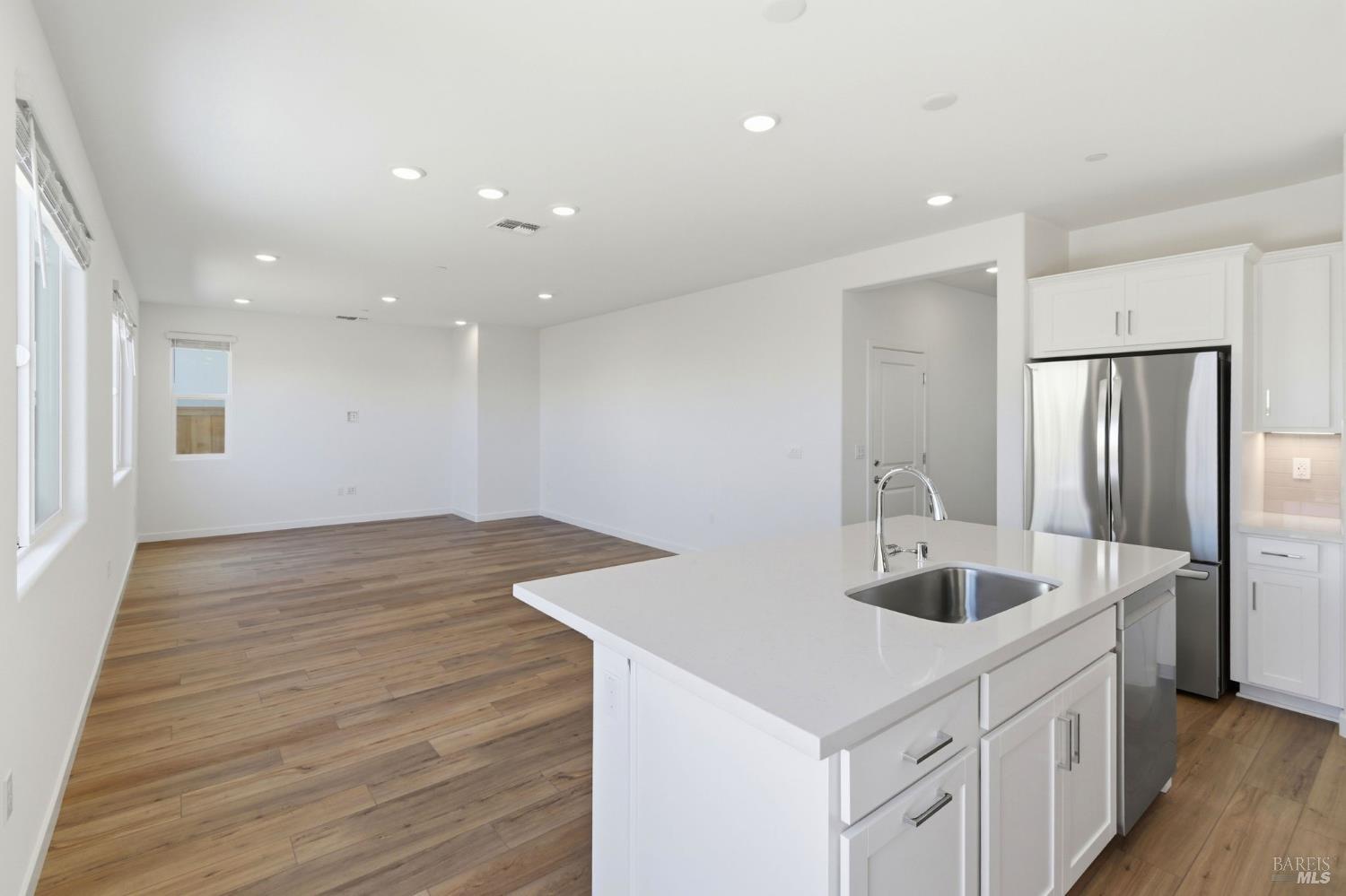 Detail Gallery Image 3 of 15 For 5719 Breakaway Dr, Fairfield,  CA 94533 - 3 Beds | 2/1 Baths