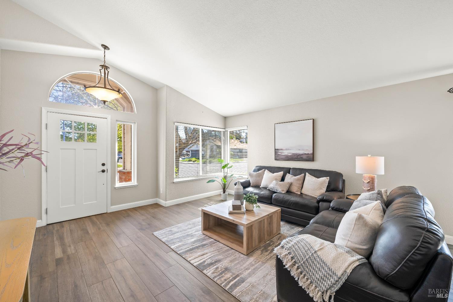 Detail Gallery Image 6 of 68 For 736 Notre Dame Dr, Vacaville,  CA 95687 - 4 Beds | 2 Baths