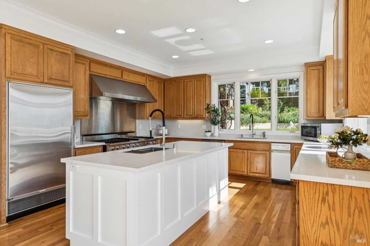 Detail Gallery Image 30 of 60 For 335 Golden Gate Ave, Belvedere,  CA 94920 - 4 Beds | 4/1 Baths