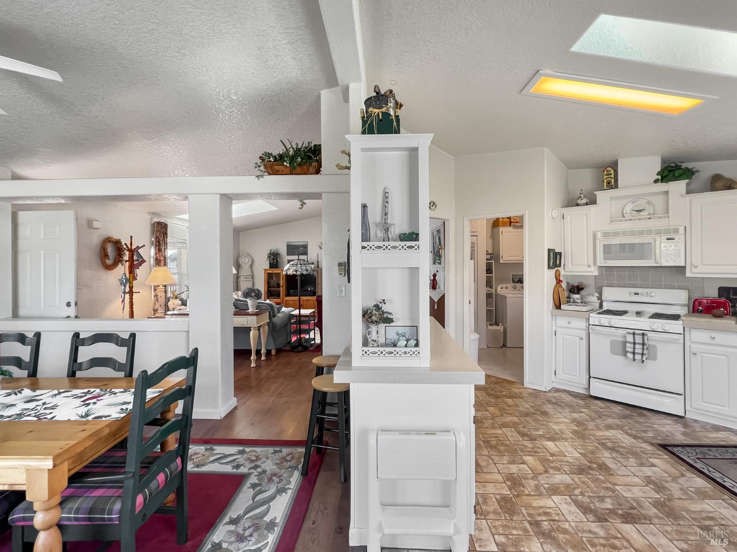 Detail Gallery Image 9 of 30 For 8169 Willow St, Windsor,  CA 95492 - 2 Beds | 2 Baths