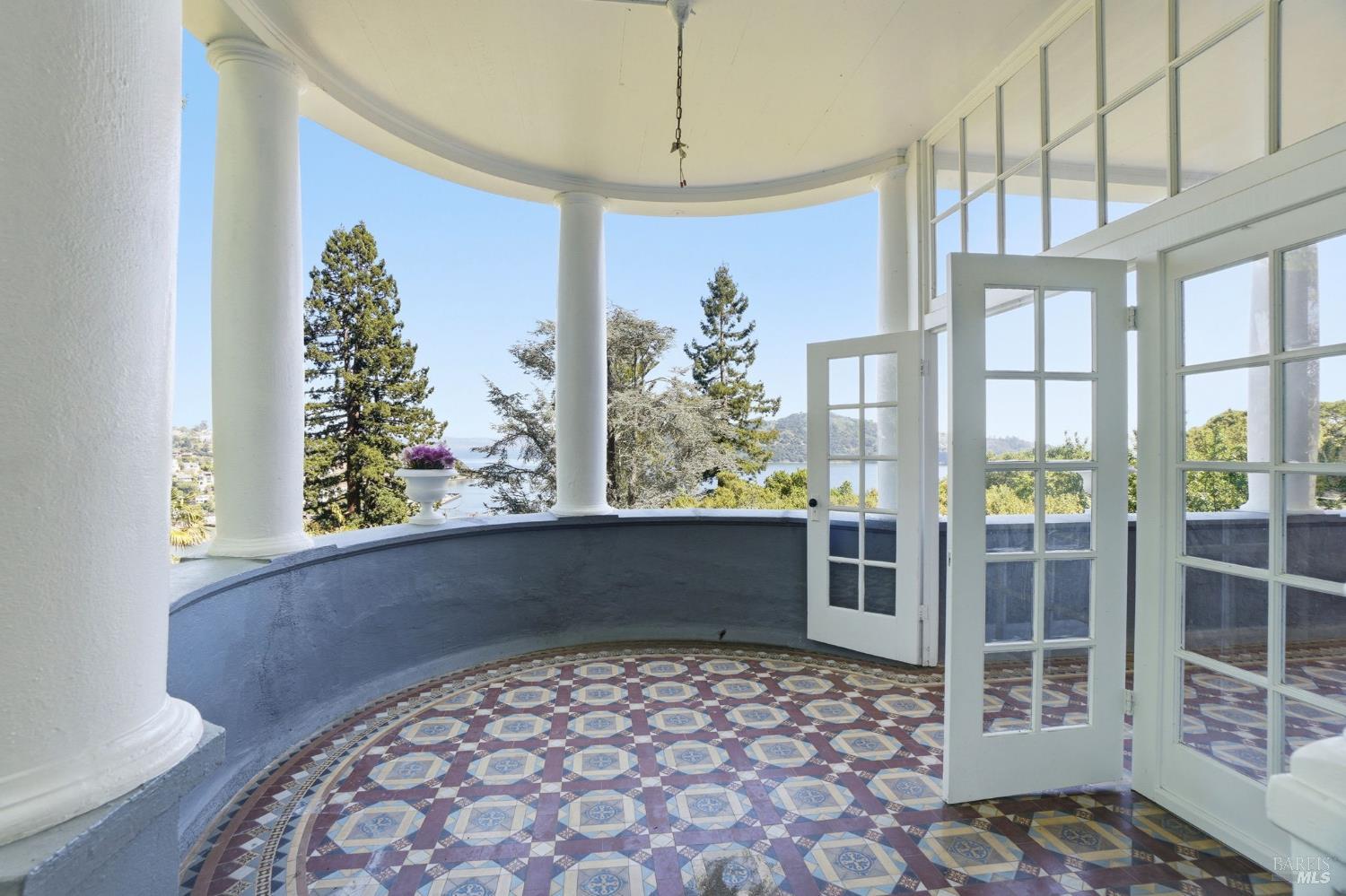 Detail Gallery Image 67 of 98 For 172 Bella Vista Ave a,  Belvedere,  CA 94920 - 4 Beds | 4/1 Baths