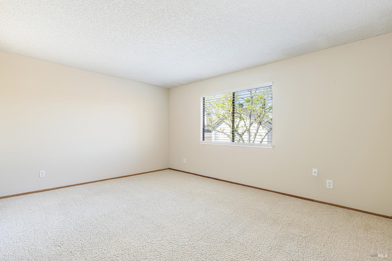 Detail Gallery Image 9 of 20 For 2183 Warwick Dr, Santa Rosa,  CA 95405 - 3 Beds | 2/1 Baths