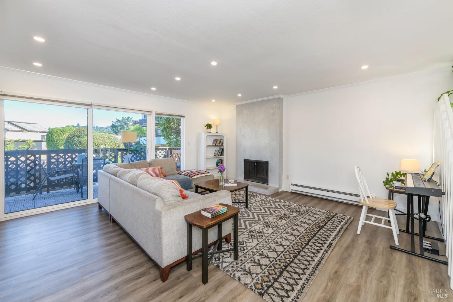 Detail Gallery Image 3 of 30 For 78 Corte Oriental Unkn, Greenbrae,  CA 94904 - 2 Beds | 1/1 Baths