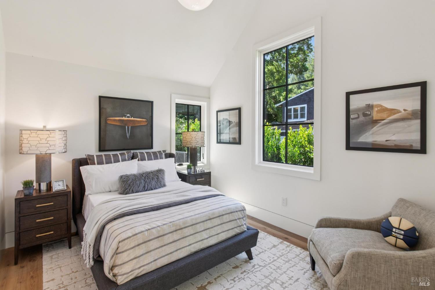 Detail Gallery Image 12 of 94 For 317 Redwood Ave, Corte Madera,  CA 94925 - 4 Beds | 3/1 Baths