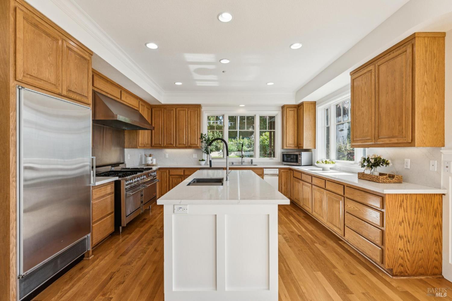 Detail Gallery Image 31 of 60 For 335 Golden Gate Ave, Belvedere,  CA 94920 - 4 Beds | 4/1 Baths