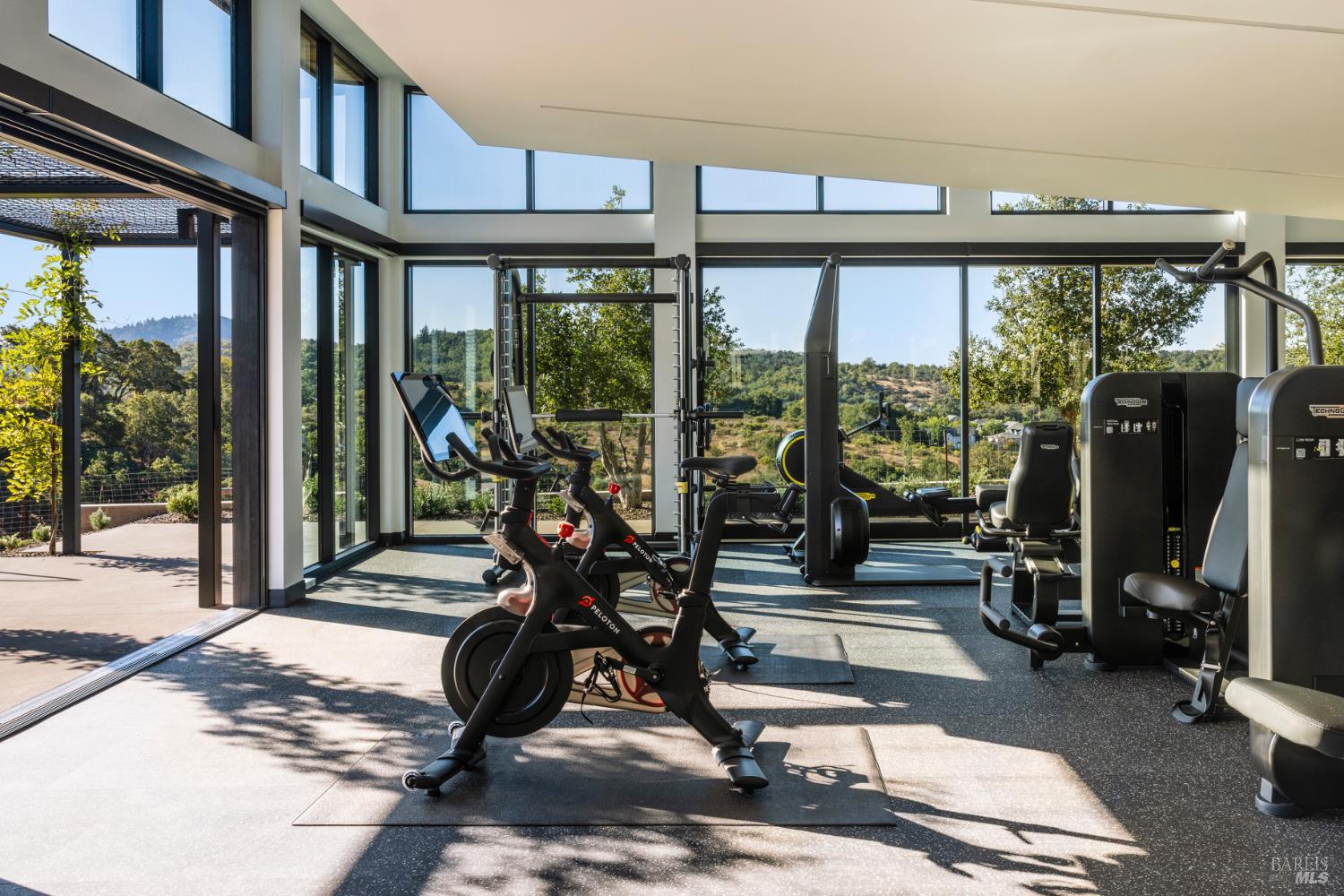 Detail Gallery Image 6 of 11 For 105 Nw Juniper Ct, Healdsburg,  CA 95448 - – Beds | – Baths