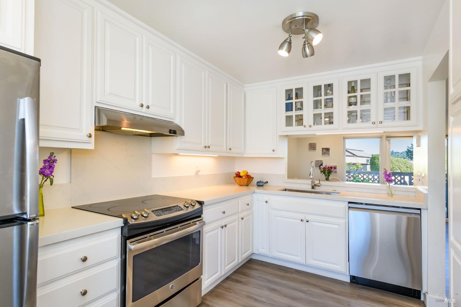 Detail Gallery Image 8 of 30 For 78 Corte Oriental Unkn, Greenbrae,  CA 94904 - 2 Beds | 1/1 Baths