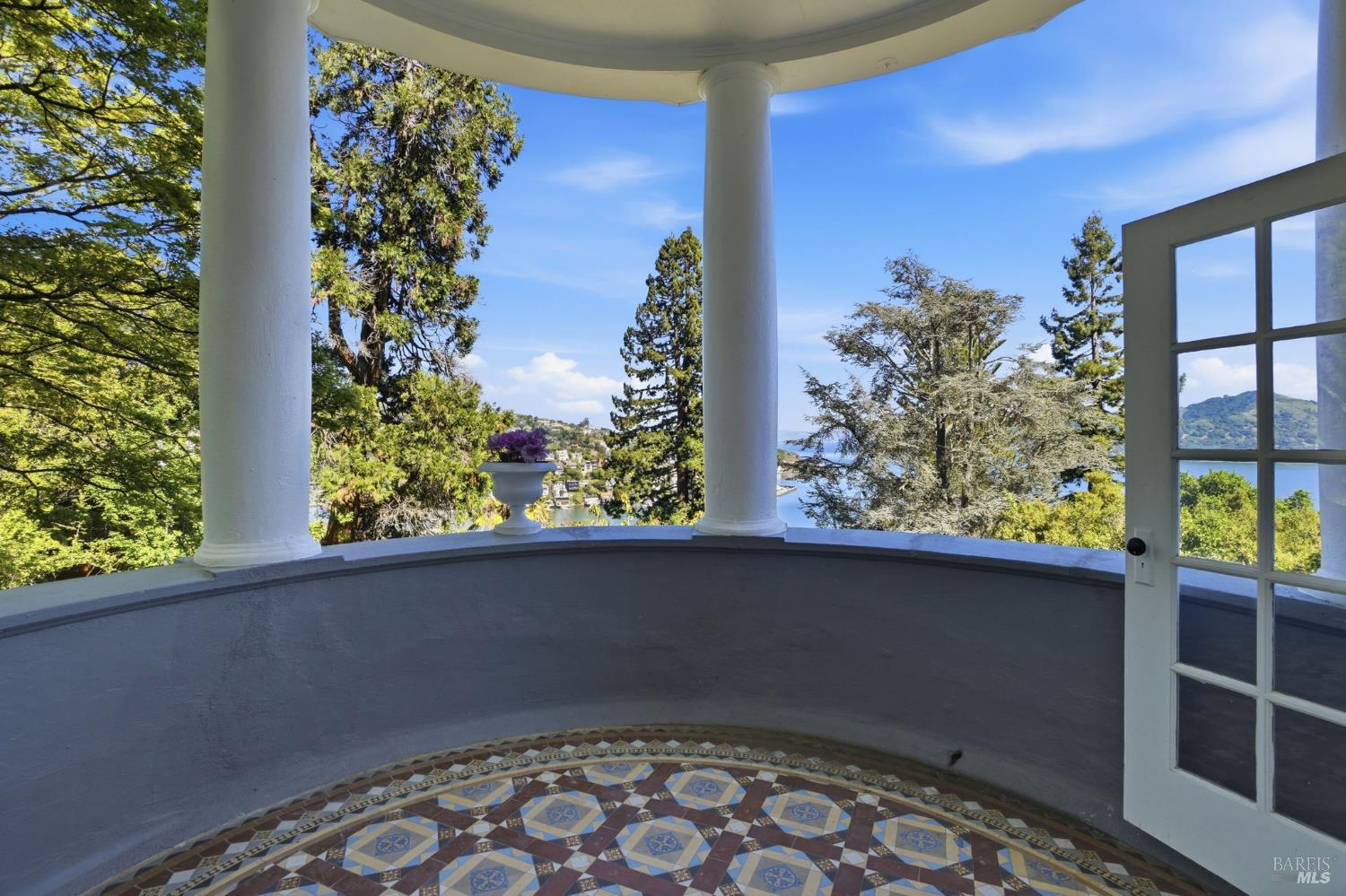 Detail Gallery Image 68 of 98 For 172 Bella Vista Ave a,  Belvedere,  CA 94920 - 4 Beds | 4/1 Baths