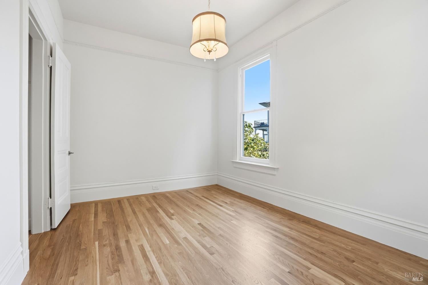 Detail Gallery Image 18 of 98 For 172 Bella Vista Ave a,  Belvedere,  CA 94920 - 4 Beds | 4/1 Baths