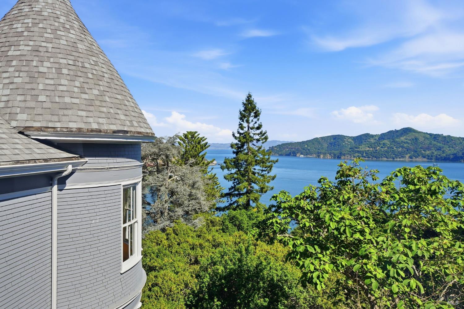 Detail Gallery Image 24 of 36 For 172 Bella Vista Ave #C,  Belvedere,  CA 94920 - 2 Beds | 2 Baths