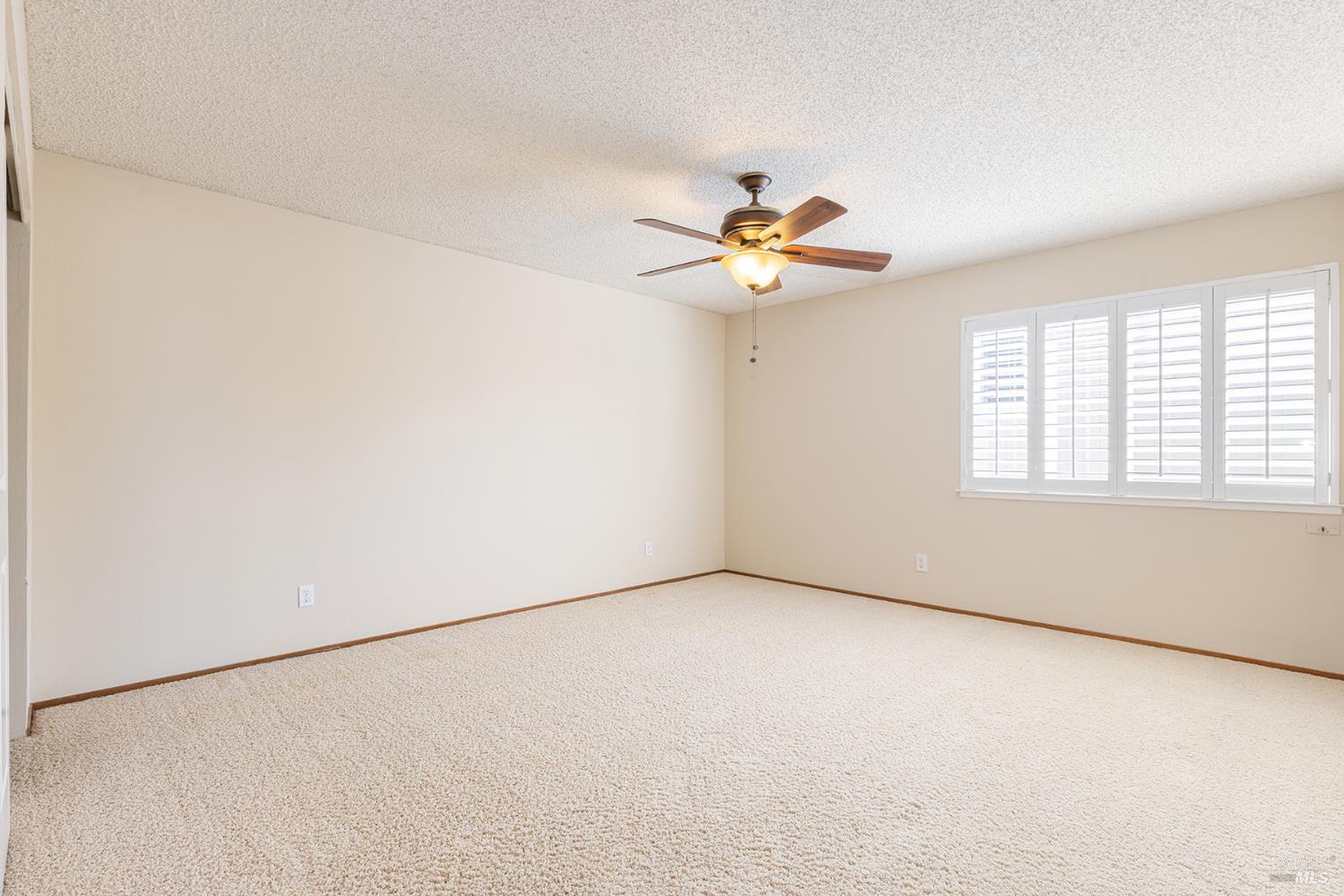 Detail Gallery Image 8 of 20 For 2183 Warwick Dr, Santa Rosa,  CA 95405 - 3 Beds | 2/1 Baths