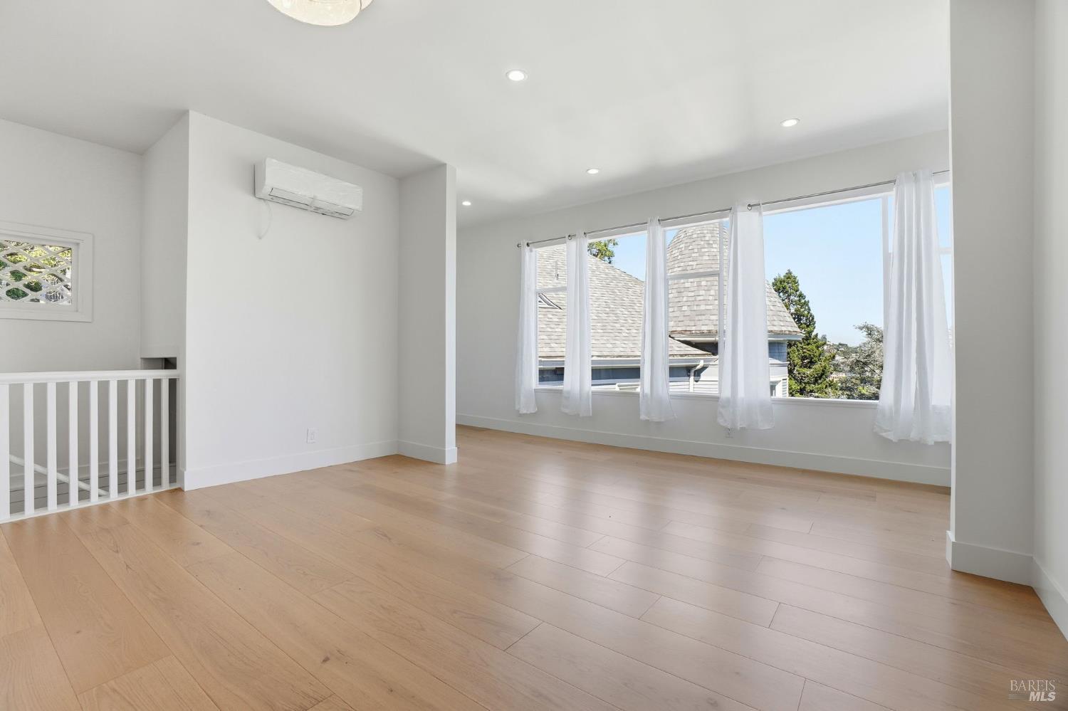 Detail Gallery Image 10 of 36 For 172 Bella Vista Ave #C,  Belvedere,  CA 94920 - 2 Beds | 2 Baths