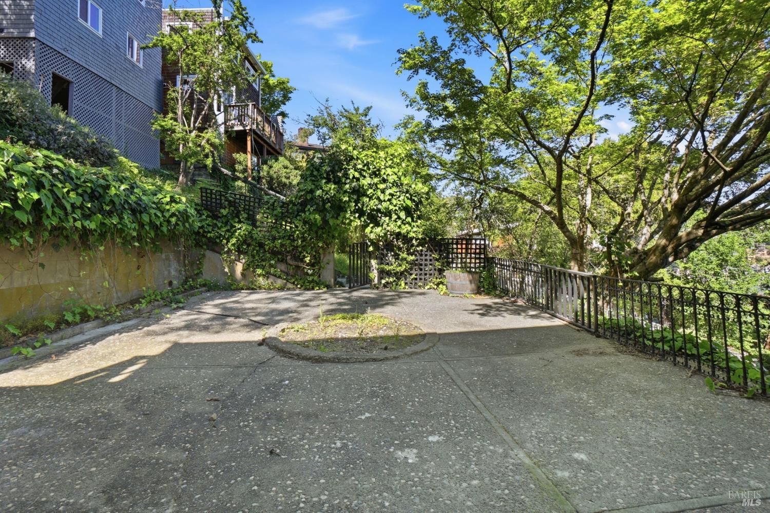 Detail Gallery Image 70 of 98 For 172 Bella Vista Ave a,  Belvedere,  CA 94920 - 4 Beds | 4/1 Baths