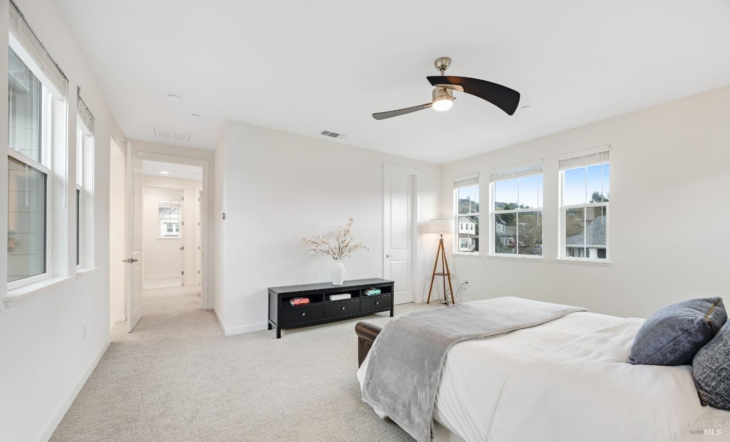 Detail Gallery Image 14 of 30 For 1747 Linden Ln, Santa Rosa,  CA 95404 - 3 Beds | 2/1 Baths