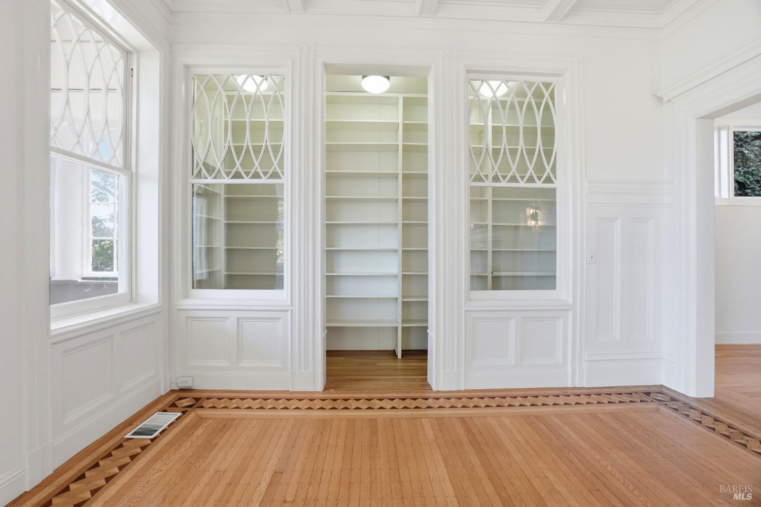 Detail Gallery Image 17 of 98 For 172 Bella Vista Ave a,  Belvedere,  CA 94920 - 4 Beds | 4/1 Baths