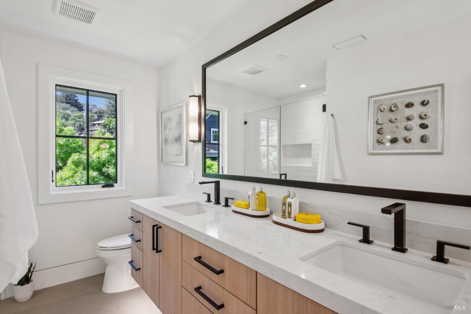 Detail Gallery Image 11 of 94 For 317 Redwood Ave, Corte Madera,  CA 94925 - 4 Beds | 3/1 Baths