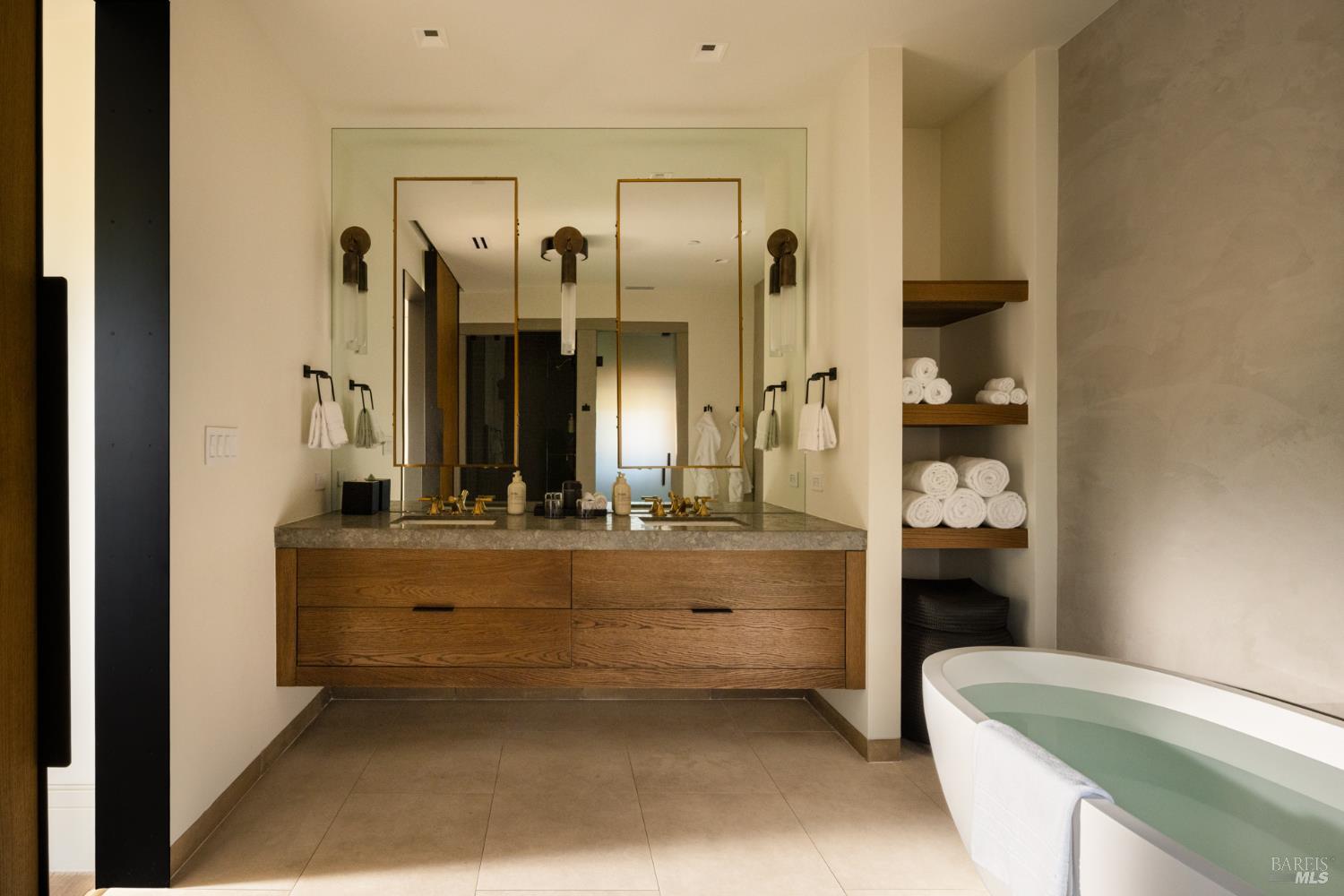 Detail Gallery Image 22 of 40 For 21 Lawley Ln, Calistoga,  CA 94515 - 4 Beds | 4/1 Baths