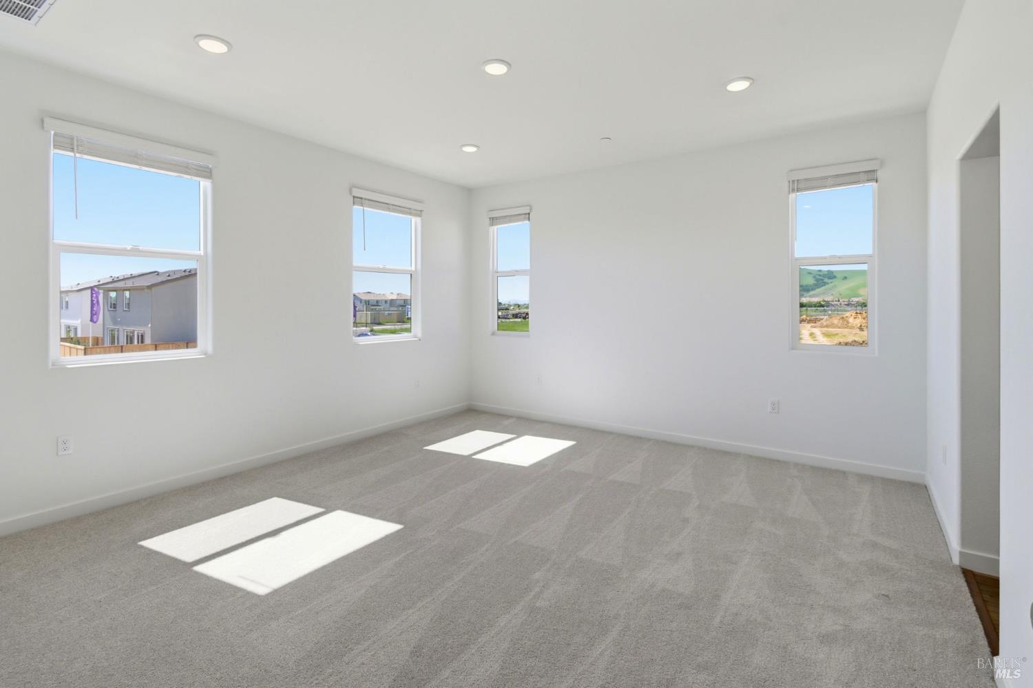 Detail Gallery Image 5 of 15 For 5719 Breakaway Dr, Fairfield,  CA 94533 - 3 Beds | 2/1 Baths