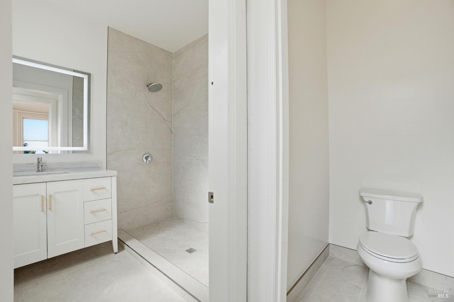 Detail Gallery Image 52 of 98 For 172 Bella Vista Ave a,  Belvedere,  CA 94920 - 4 Beds | 4/1 Baths