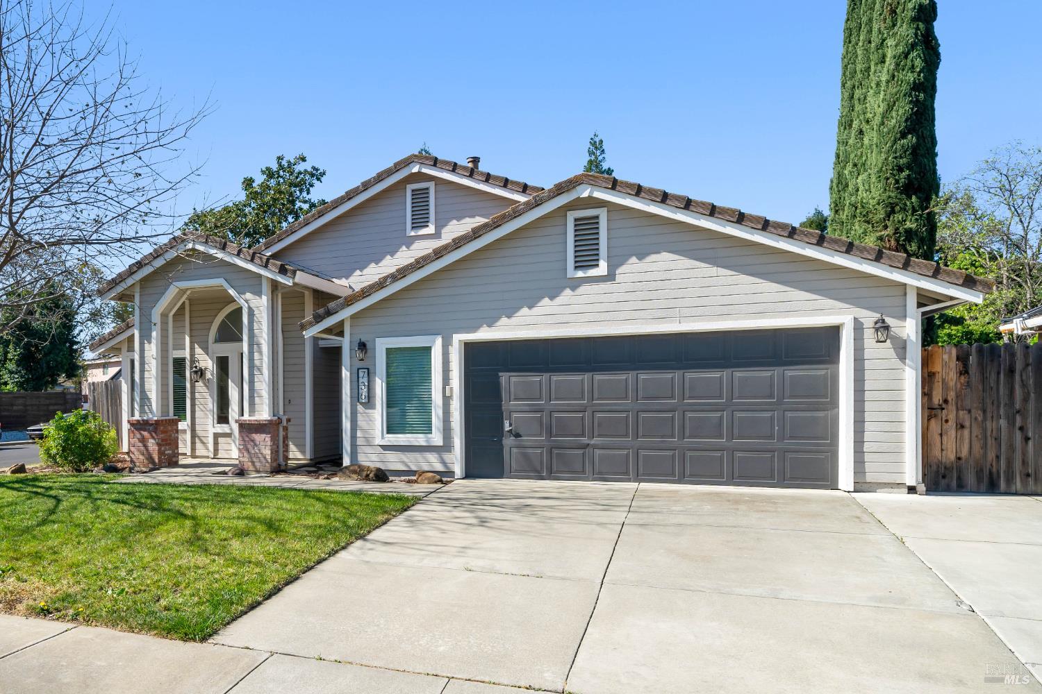 Detail Gallery Image 3 of 68 For 736 Notre Dame Dr, Vacaville,  CA 95687 - 4 Beds | 2 Baths