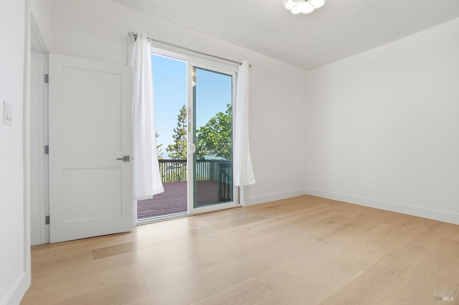 Detail Gallery Image 14 of 36 For 172 Bella Vista Ave #C,  Belvedere,  CA 94920 - 2 Beds | 2 Baths