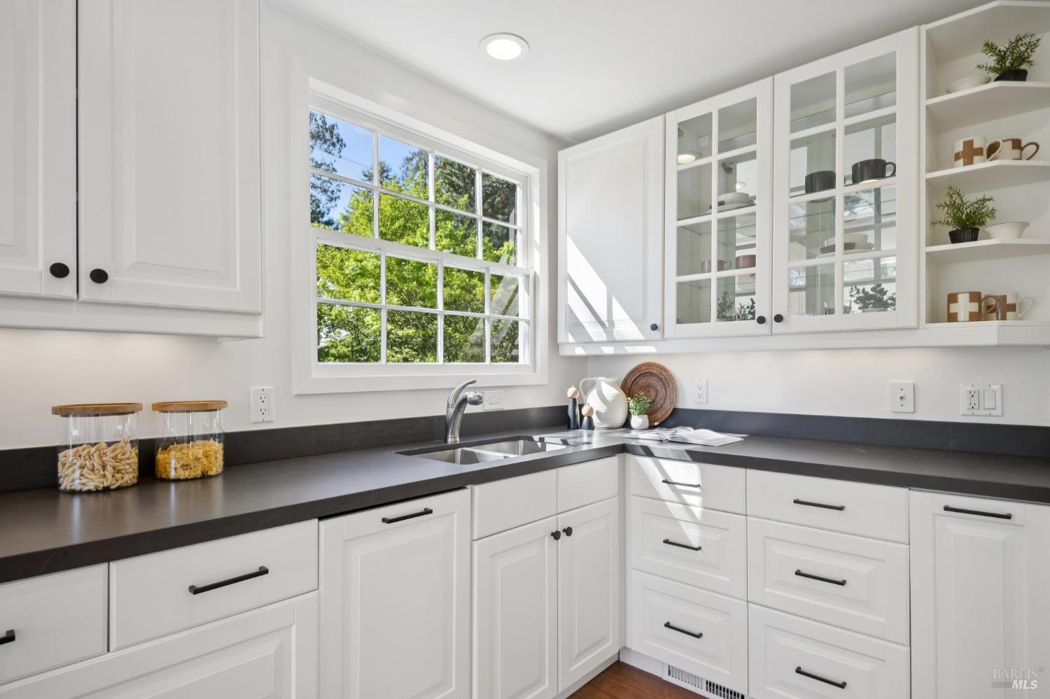 Detail Gallery Image 11 of 36 For 152 Almonte Blvd, Mill Valley,  CA 94941 - 3 Beds | 3 Baths