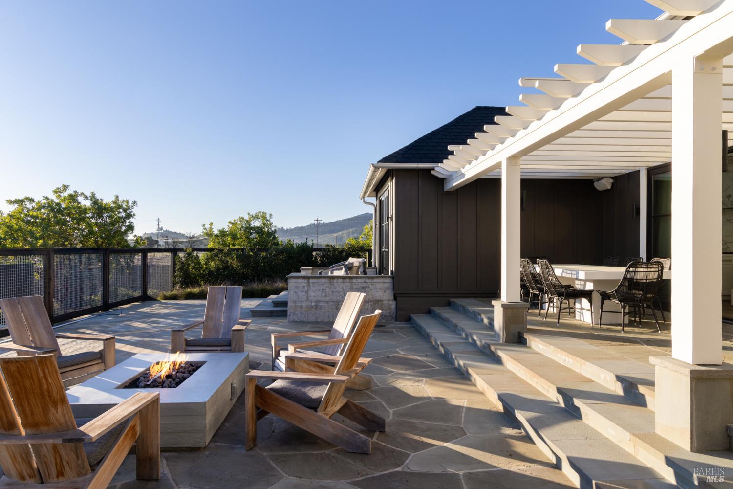 Detail Gallery Image 12 of 40 For 21 Lawley Ln, Calistoga,  CA 94515 - 4 Beds | 4/1 Baths