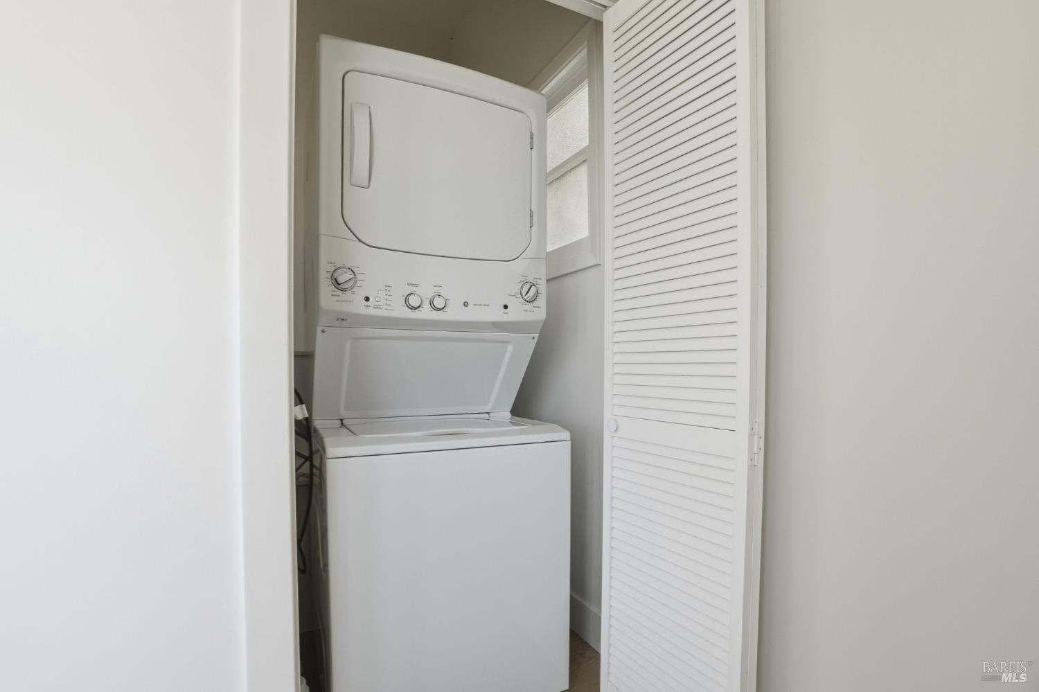 Detail Gallery Image 22 of 36 For 172 Bella Vista Ave #C,  Belvedere,  CA 94920 - 2 Beds | 2 Baths