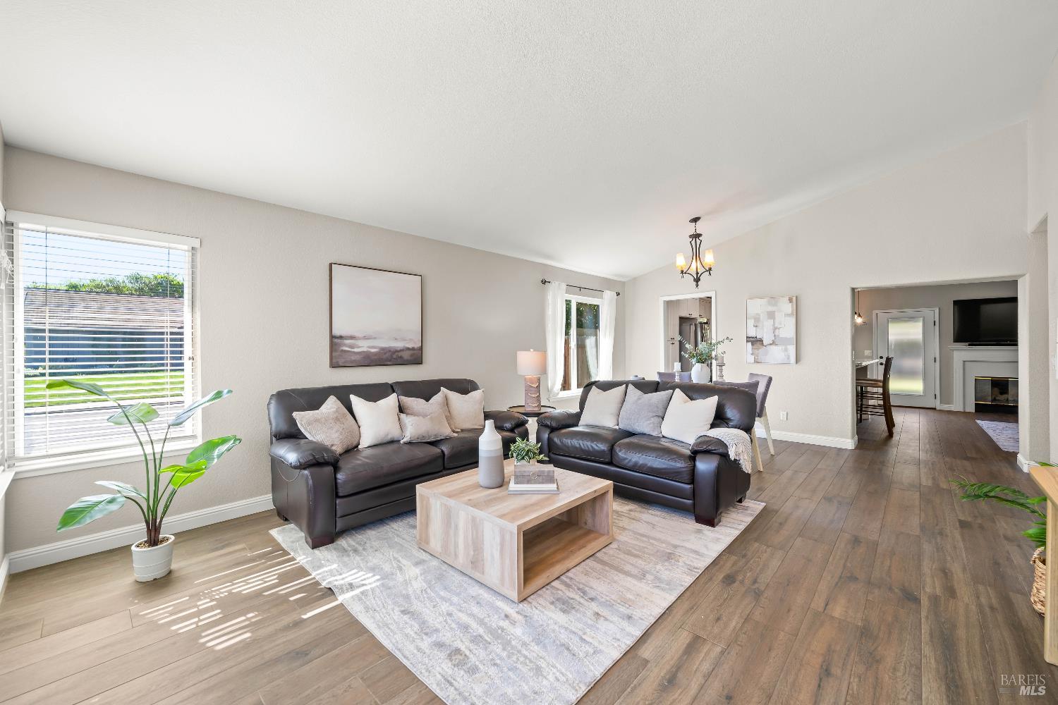 Detail Gallery Image 10 of 68 For 736 Notre Dame Dr, Vacaville,  CA 95687 - 4 Beds | 2 Baths