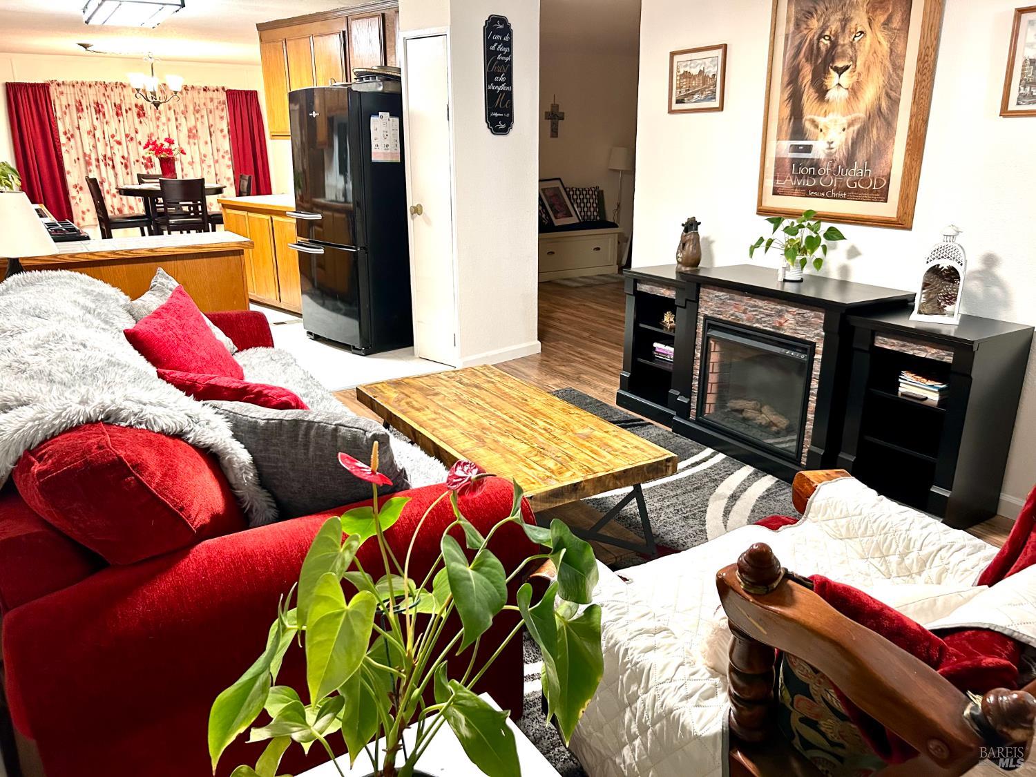 Detail Gallery Image 6 of 28 For 314 San Marcus Dr, Vallejo,  CA 94590 - 3 Beds | 2 Baths