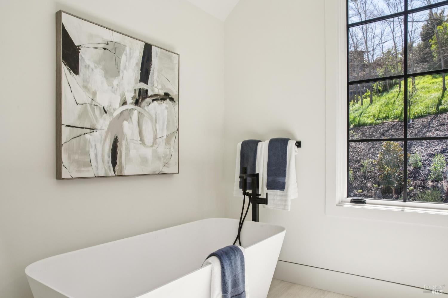 Detail Gallery Image 16 of 94 For 317 Redwood Ave, Corte Madera,  CA 94925 - 4 Beds | 3/1 Baths