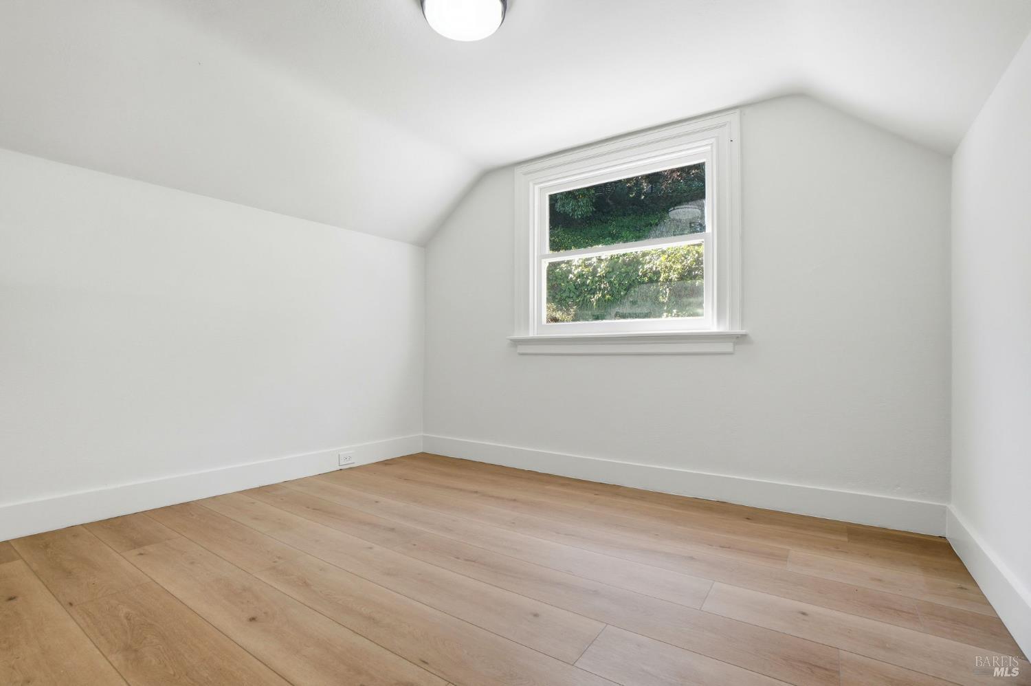 Detail Gallery Image 43 of 98 For 172 Bella Vista Ave a,  Belvedere,  CA 94920 - 4 Beds | 4/1 Baths