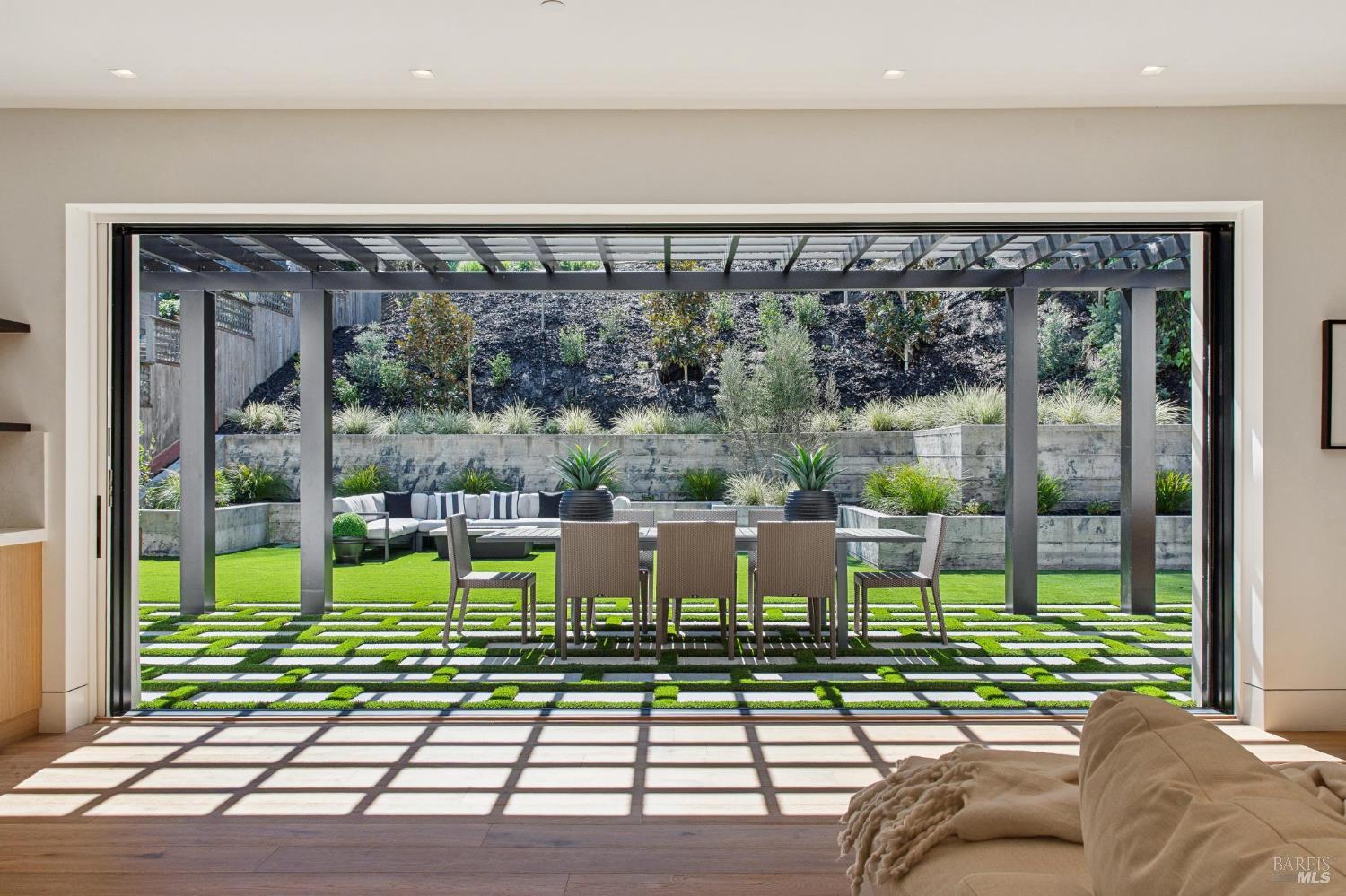 Detail Gallery Image 17 of 94 For 317 Redwood Ave, Corte Madera,  CA 94925 - 4 Beds | 3/1 Baths