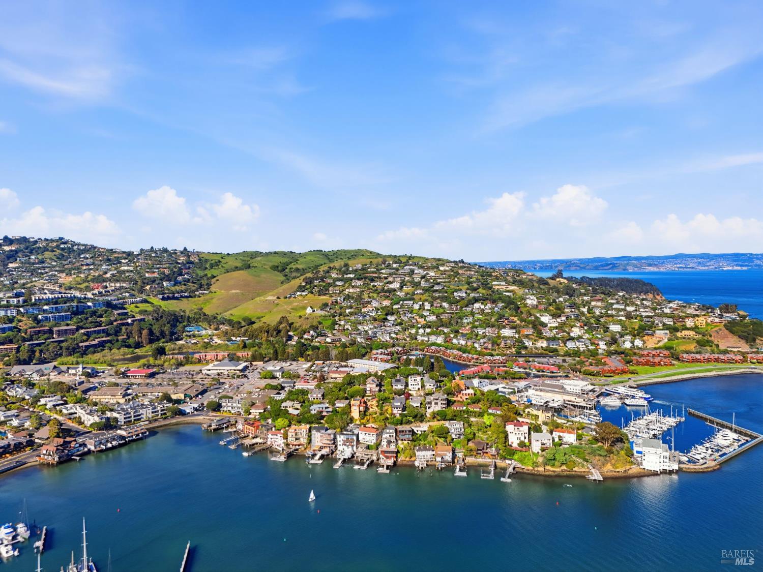 Detail Gallery Image 96 of 98 For 172 Bella Vista Ave a,  Belvedere,  CA 94920 - 4 Beds | 4/1 Baths