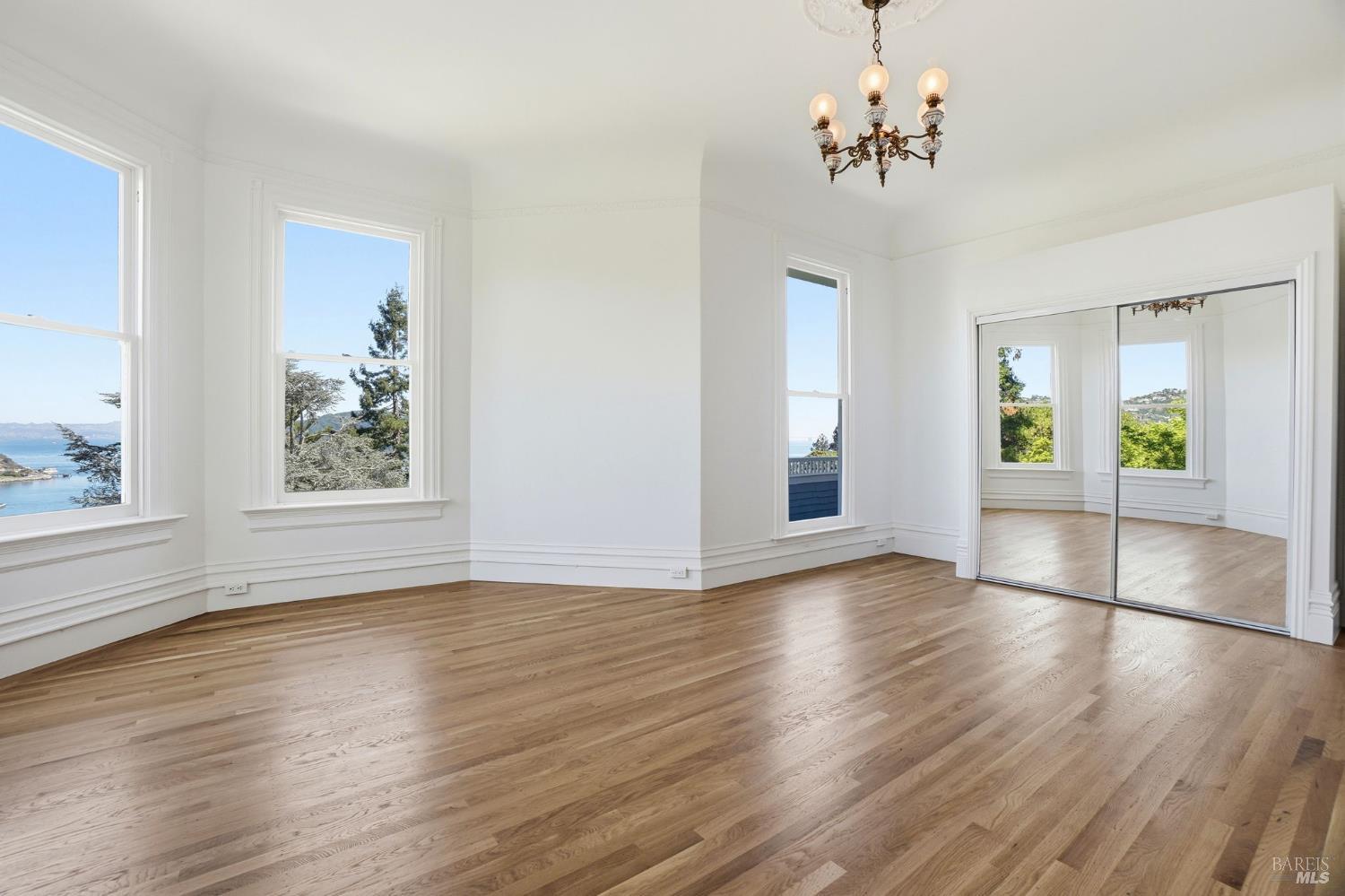 Detail Gallery Image 29 of 98 For 172 Bella Vista Ave a,  Belvedere,  CA 94920 - 4 Beds | 4/1 Baths