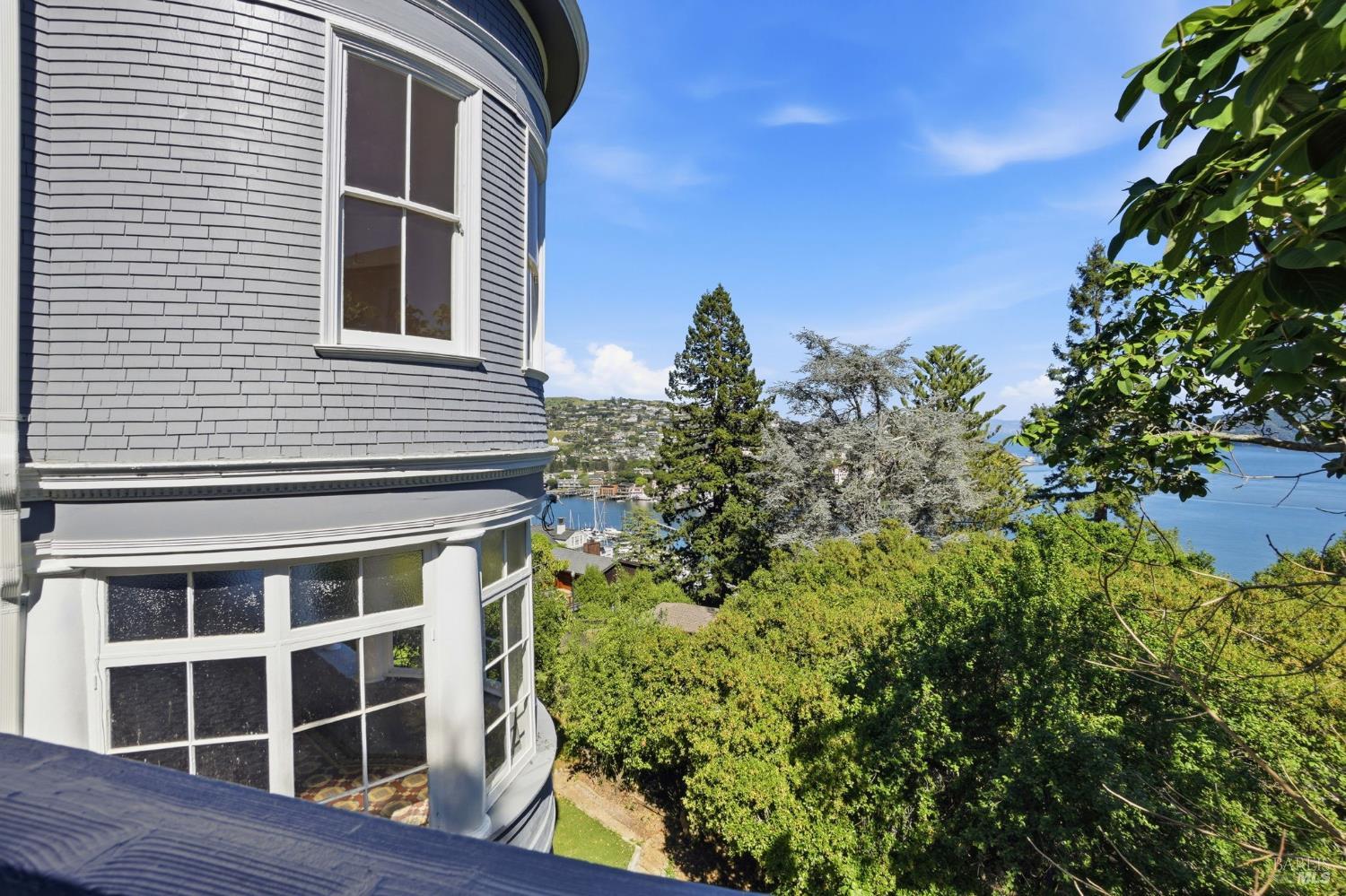 Detail Gallery Image 27 of 36 For 172 Bella Vista Ave #C,  Belvedere,  CA 94920 - 2 Beds | 2 Baths